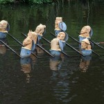 Krijsende koppen van dolende zielen in vuilnisemmers op de boschparade