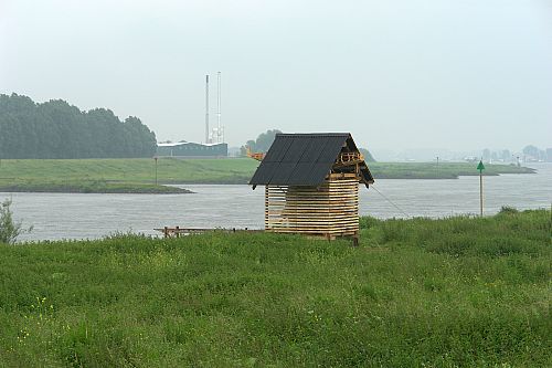 botenhuis met kano-zicht op Pannerdensch kanaal