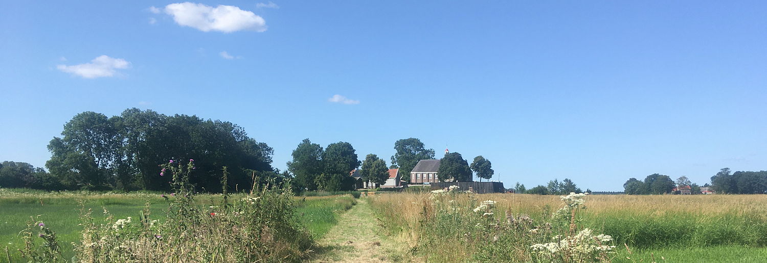 Zicht op Schokland vanuit de polder