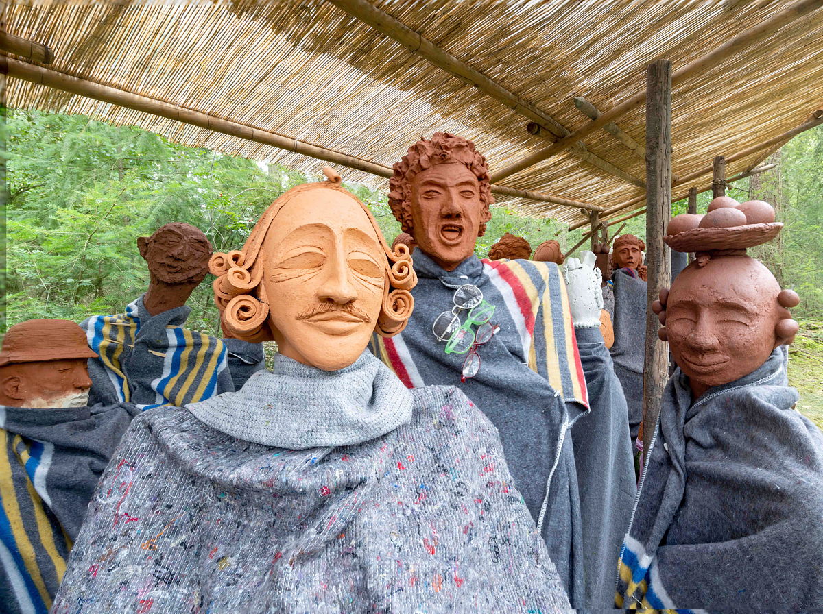 Spinoza broederlijk naast een eierverkoper